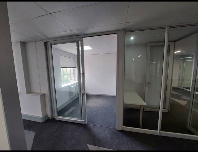 283M² OFFICE TO LET IN BRYANSTON